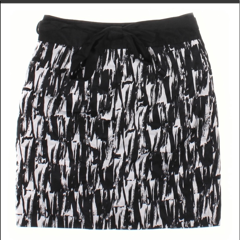 Banana Republic black casual skirt size 4